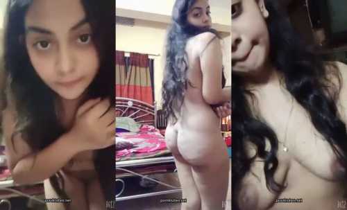 Sexy desi girl showing her boobs